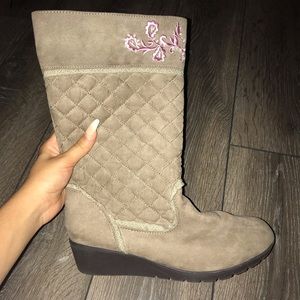 Girl’s heel boots